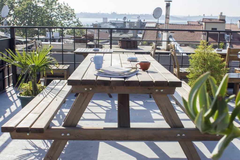 Hush Hostel Moda Istanbul Exteriör bild