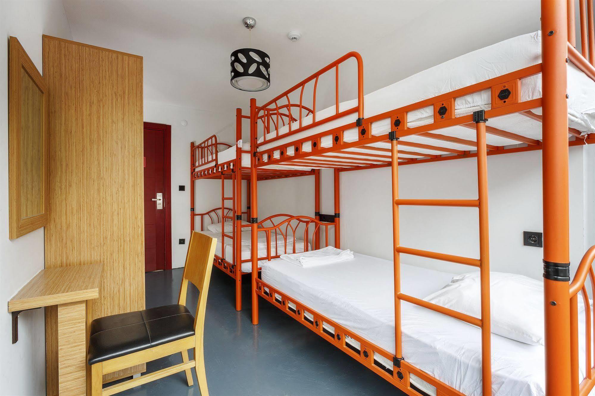 Hush Hostel Moda Istanbul Exteriör bild