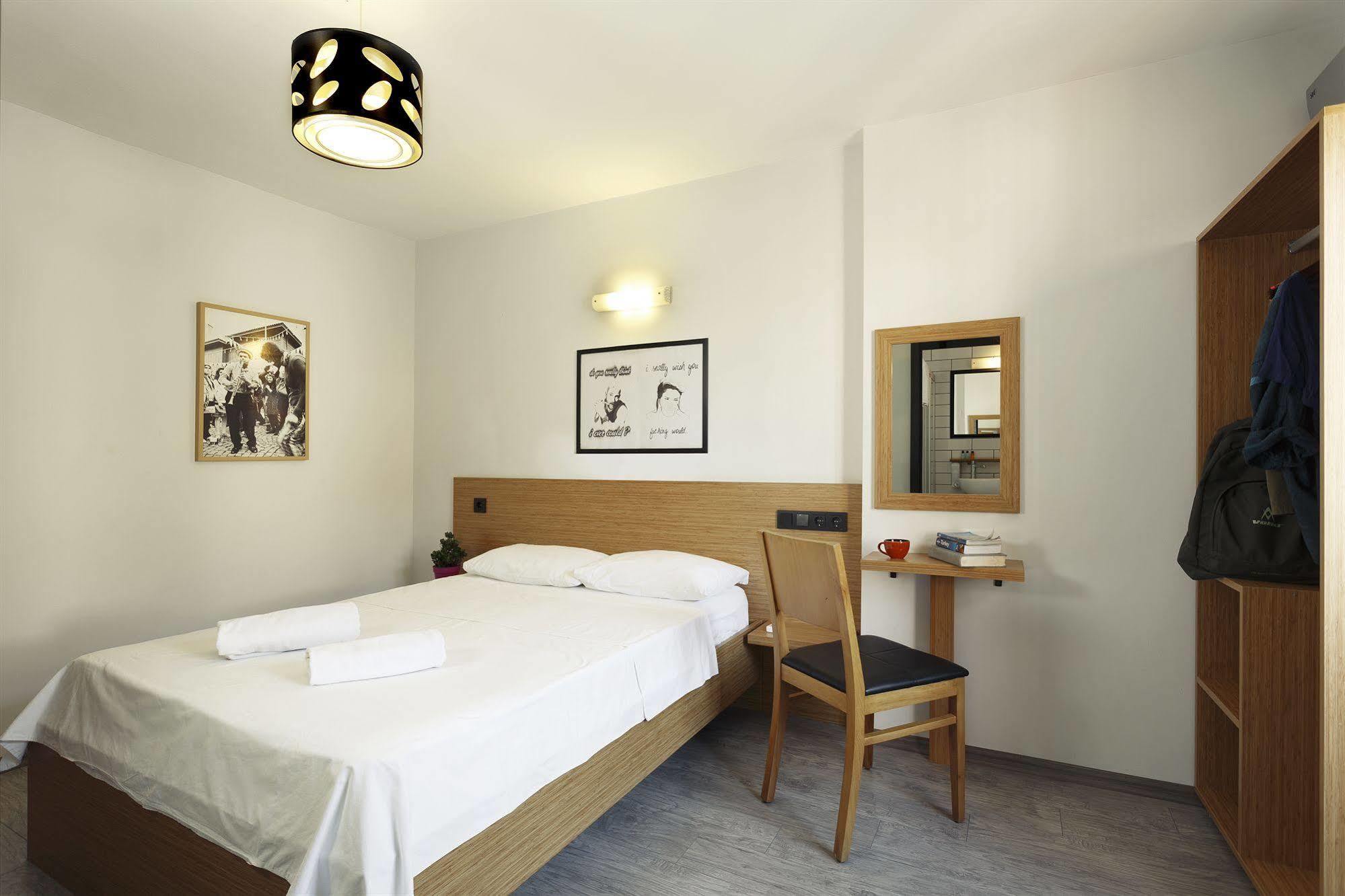Hush Hostel Moda Istanbul Exteriör bild