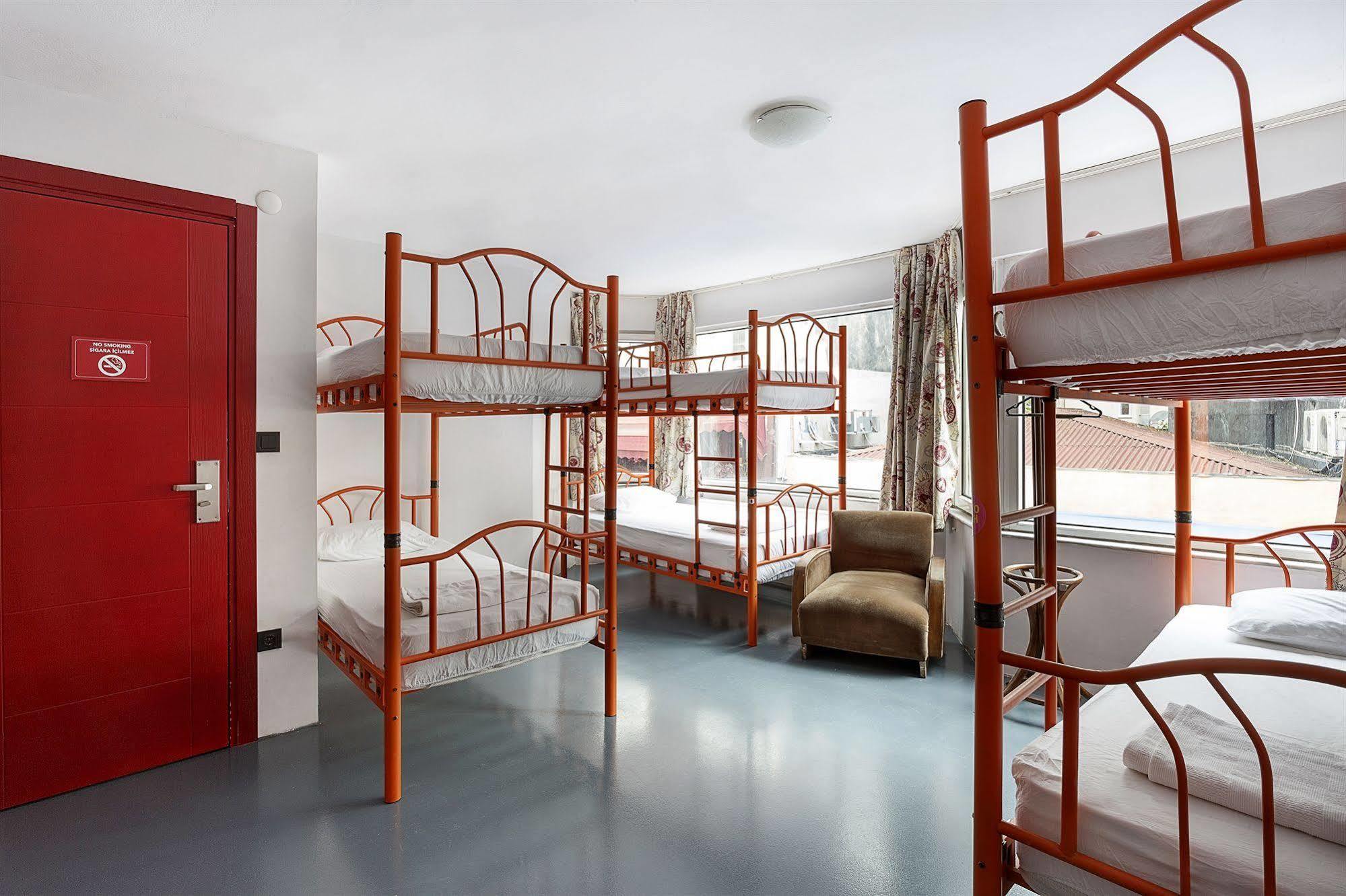 Hush Hostel Moda Istanbul Exteriör bild