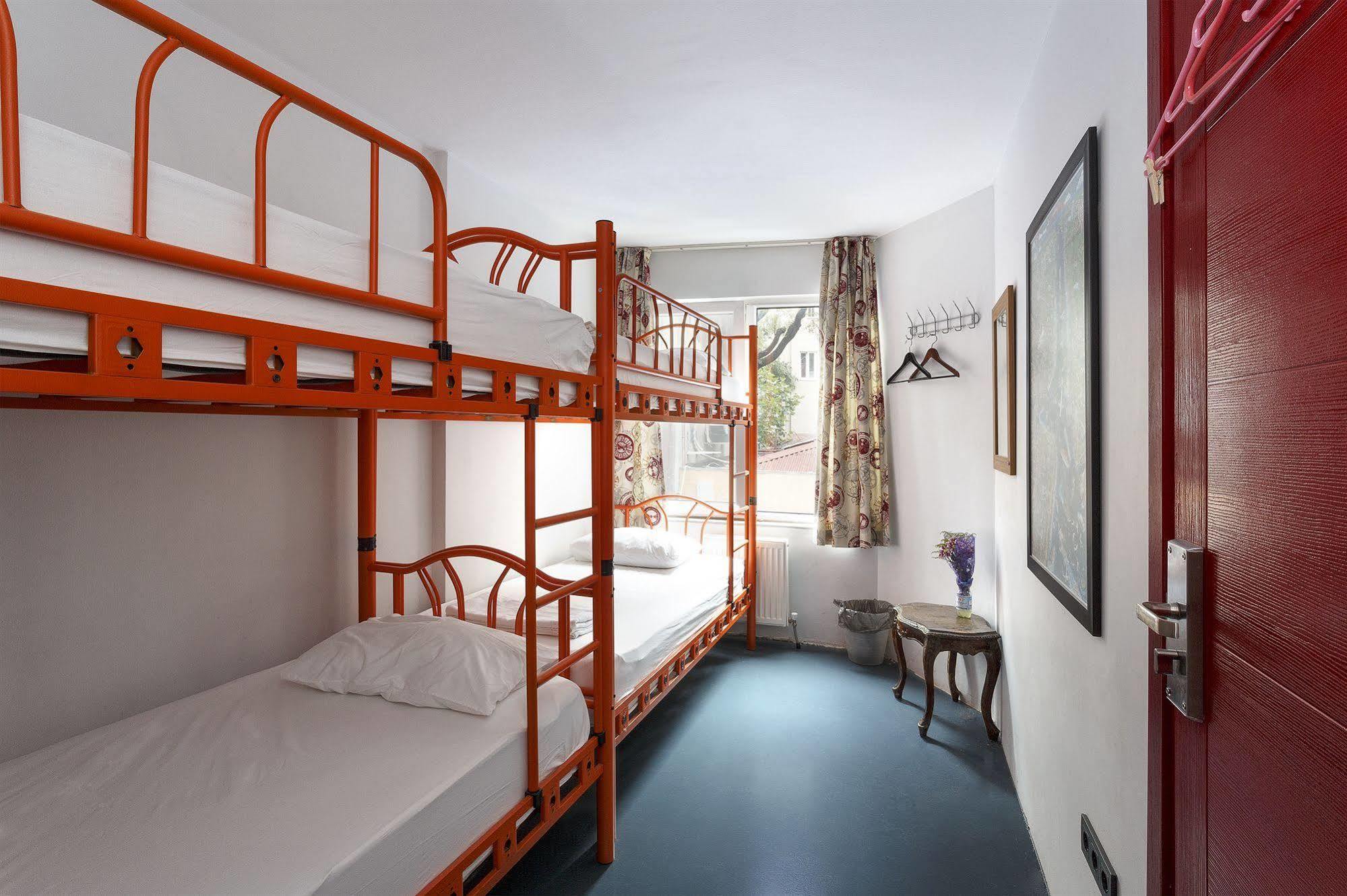 Hush Hostel Moda Istanbul Exteriör bild
