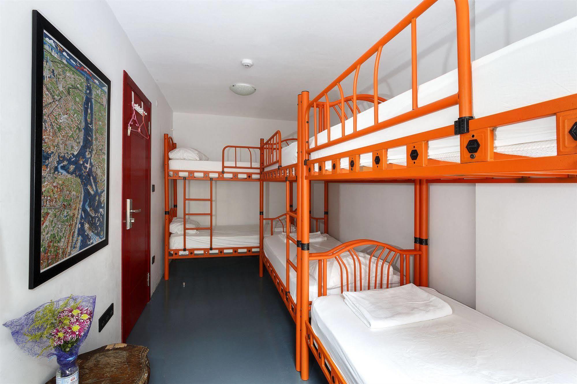Hush Hostel Moda Istanbul Exteriör bild