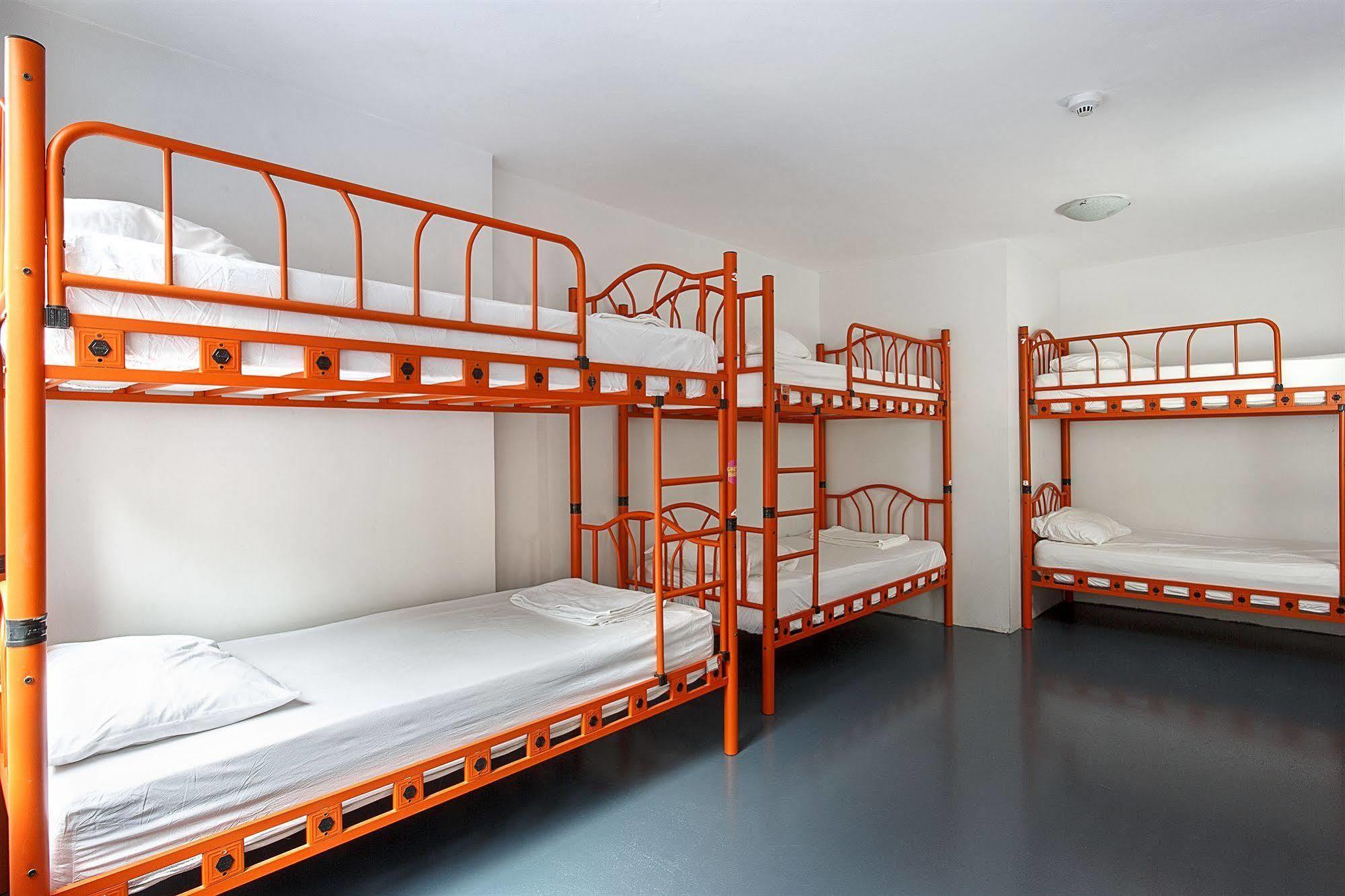 Hush Hostel Moda Istanbul Exteriör bild