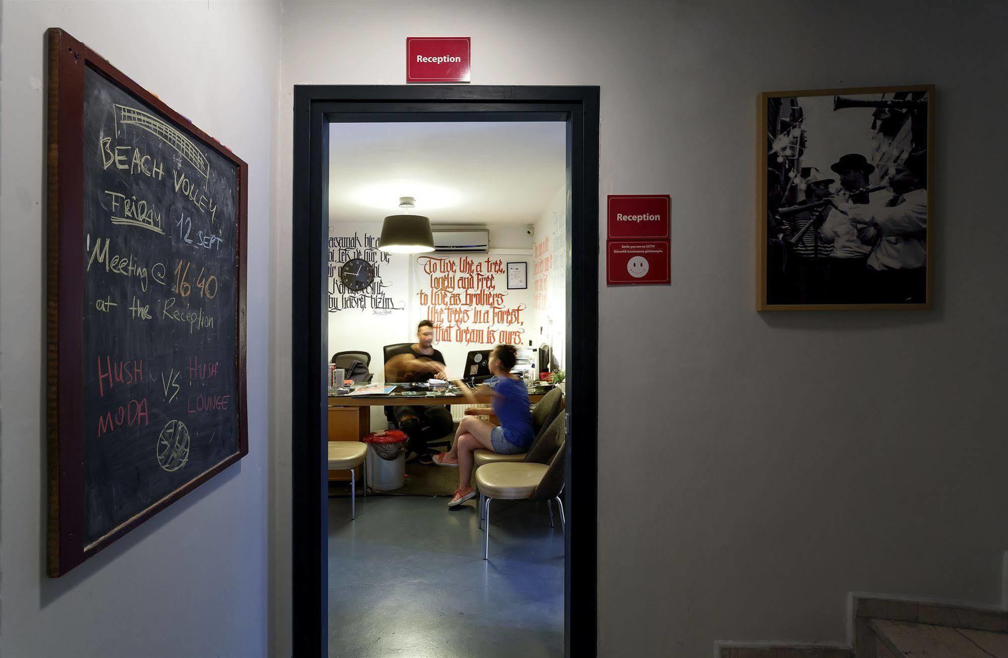 Hush Hostel Moda Istanbul Exteriör bild